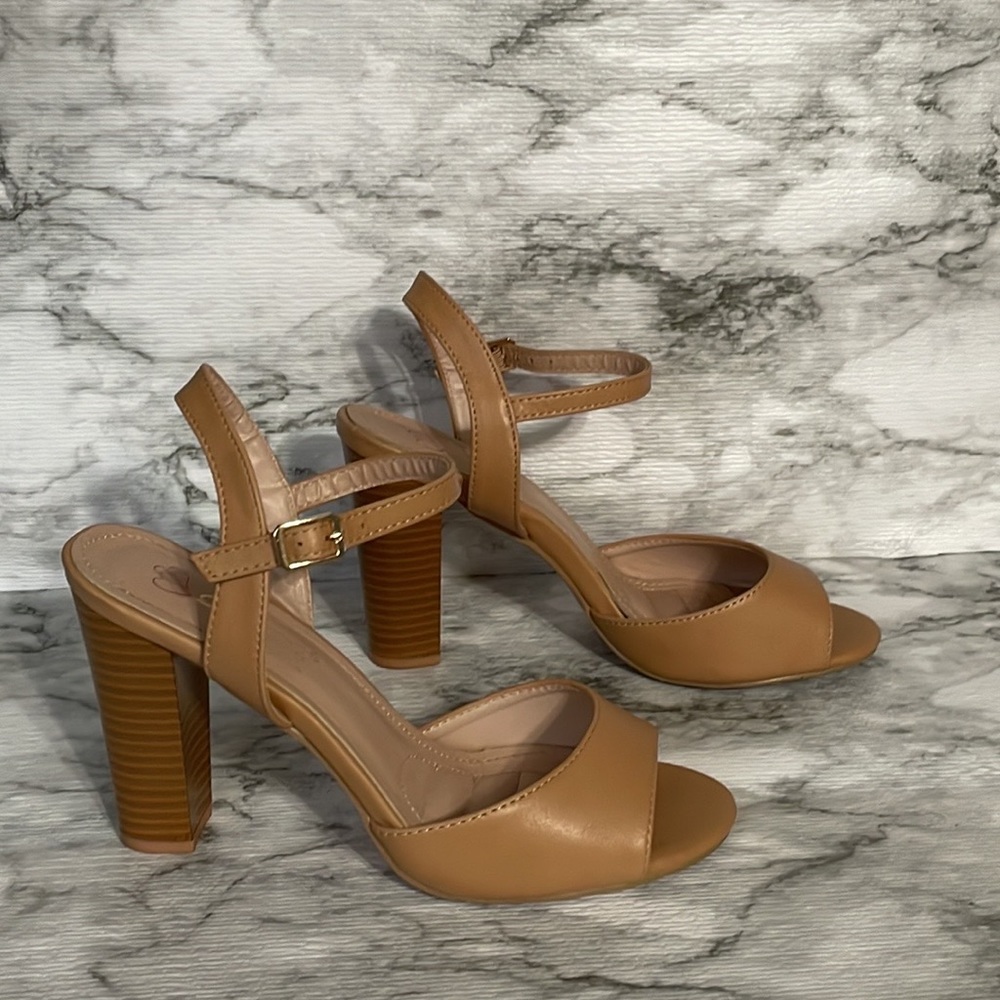 Db Dk, heeled sandals.